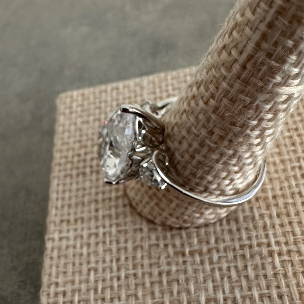 Cubic Zirconia pear shaped silver ring size 7 - Picture 8 of 11